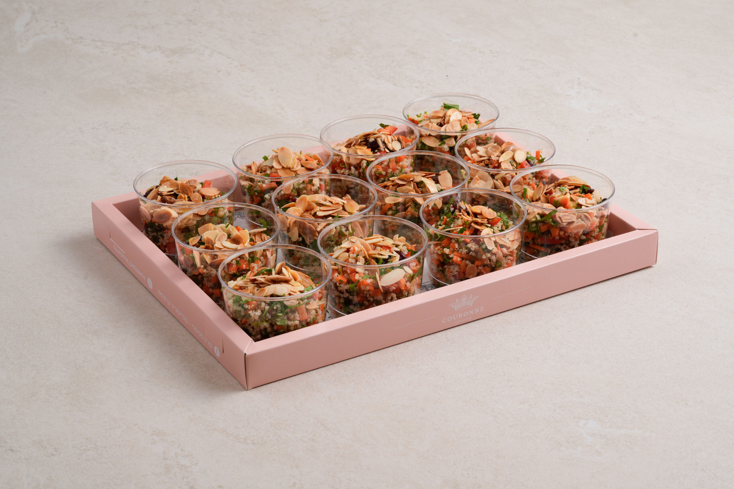 סלט קינואה בכוסות